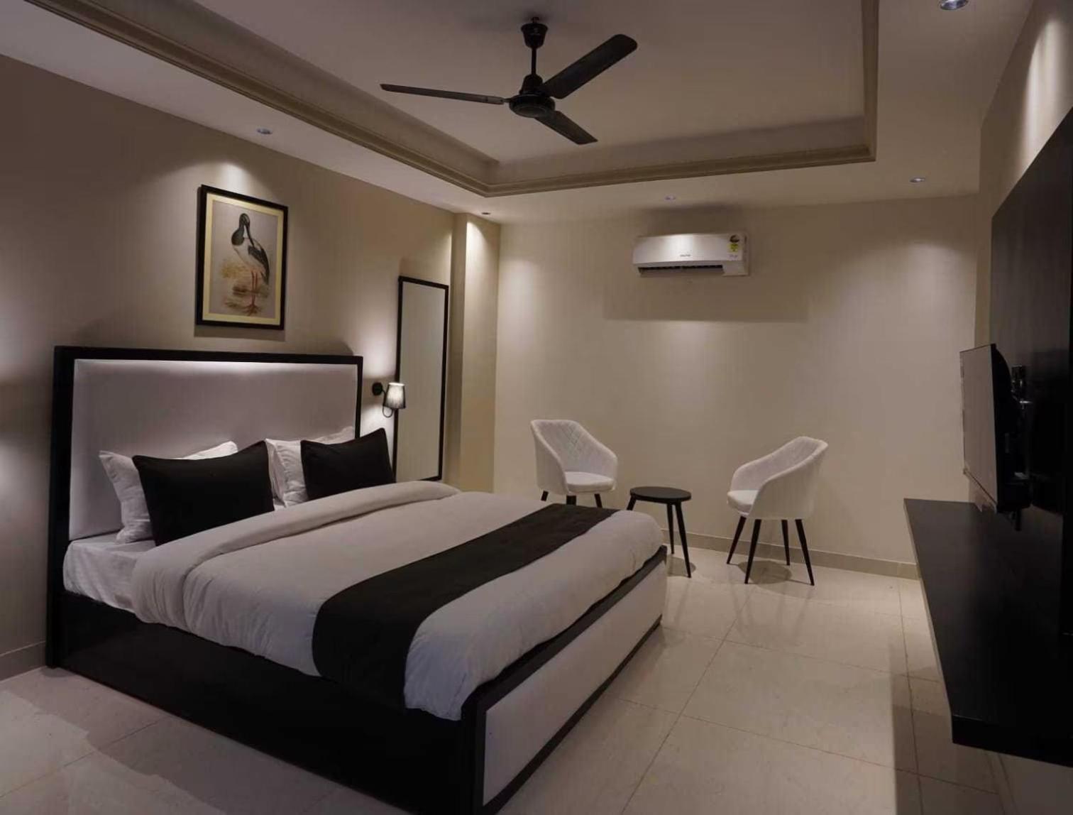 Hotel King Delhi Airport 4*